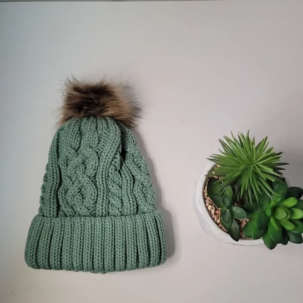 Cable knit vegan fur pom pom beanie hat